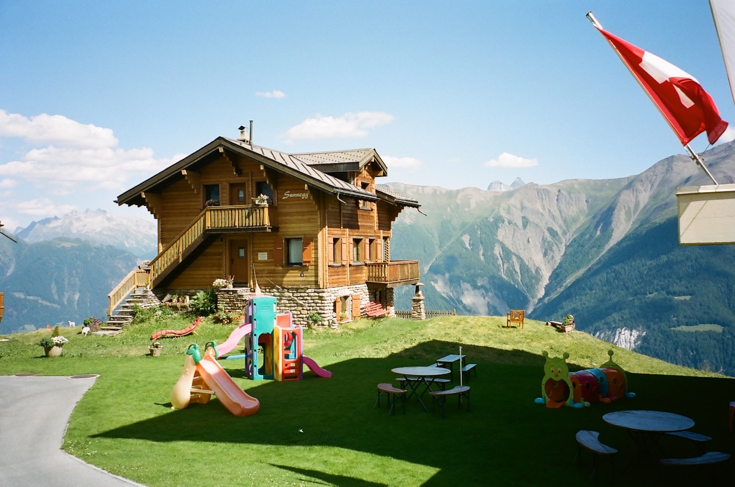 Top 5 Must-Visit Spots Near Chez Barry